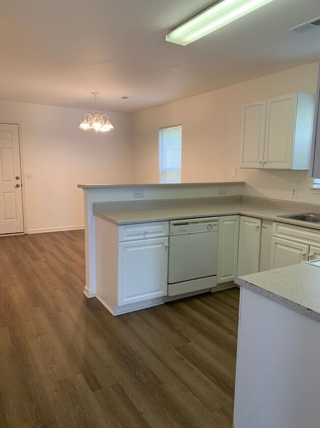 Foto del edificio - 3 Bedroom, 2 Bath House Available 1/15/2026