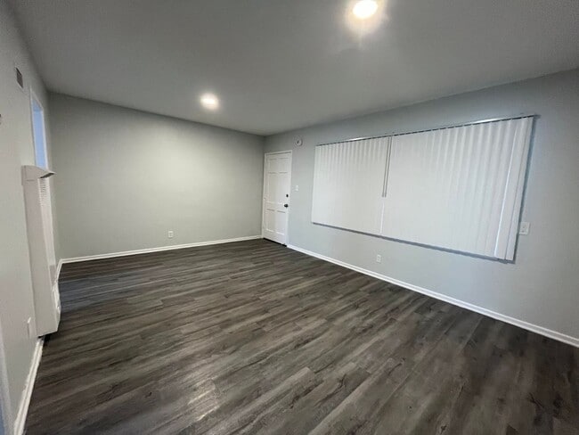 Interior Photo - 7044 Lanewood Ave