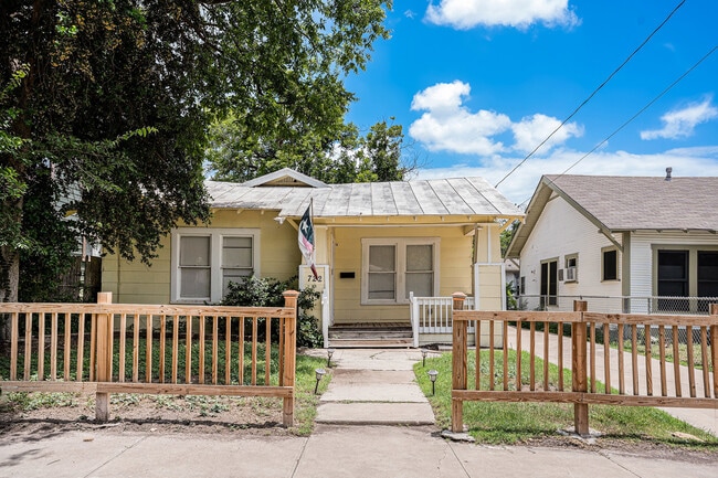 Building Photo - 722 Aberdeen Pl