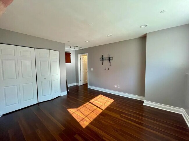 Building Photo - 2915 Henley Ln