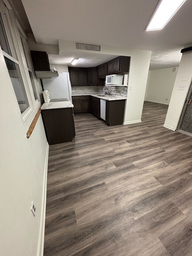 Primary Photo - 120 S 38th Ave