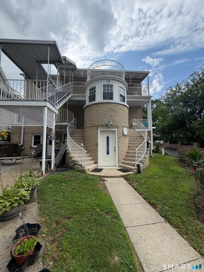 Building Photo - 125 Atwater Ave
