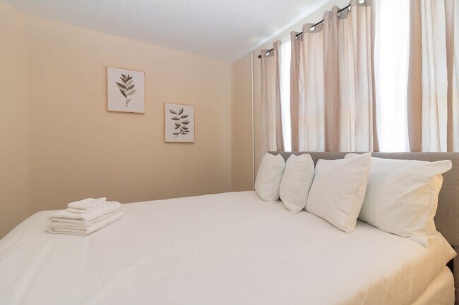 Foto del edificio - 3912 Crestview Dr