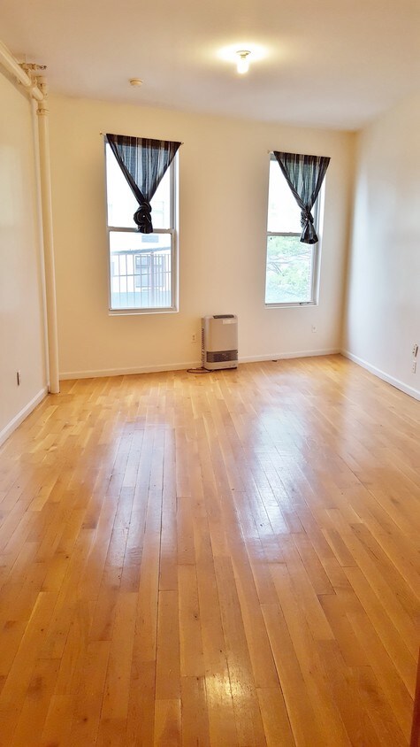 Foto principal - 637 Bushwick Ave