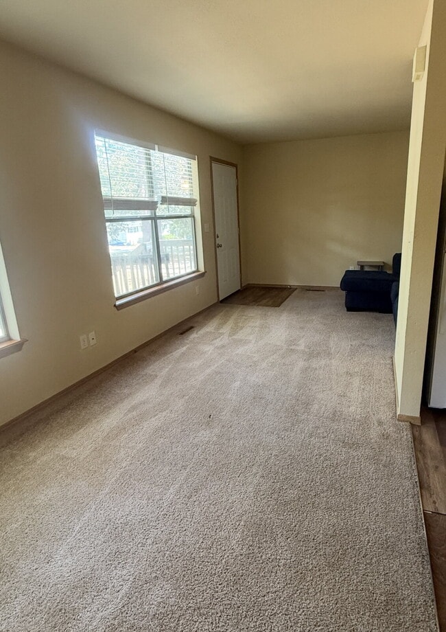 Building Photo - Welcome To Your New Home in Forsyth MO!