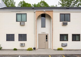 Building Photo - 19 Scarborough Ln