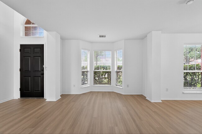 Foto del edificio - 2125 Elm Falls Pl