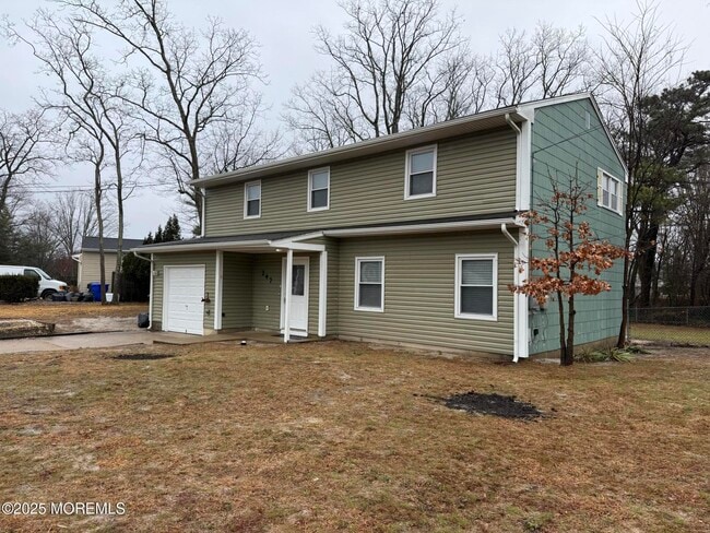 Building Photo - 247 Essex Dr