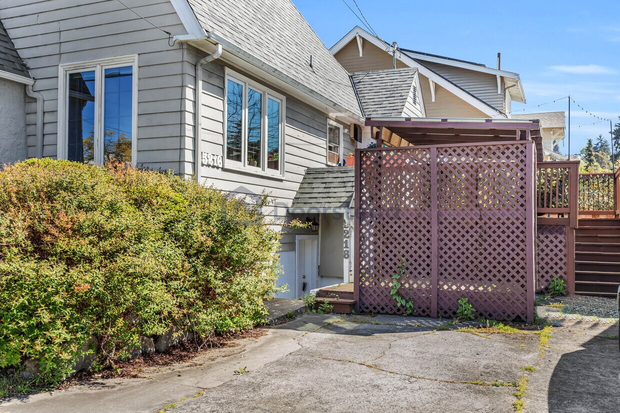 Primary Photo - 5216 8th Ave NW