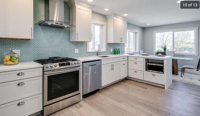 Foto del edificio - Gorgeous 4-bedroom with Spacious Yard and ...