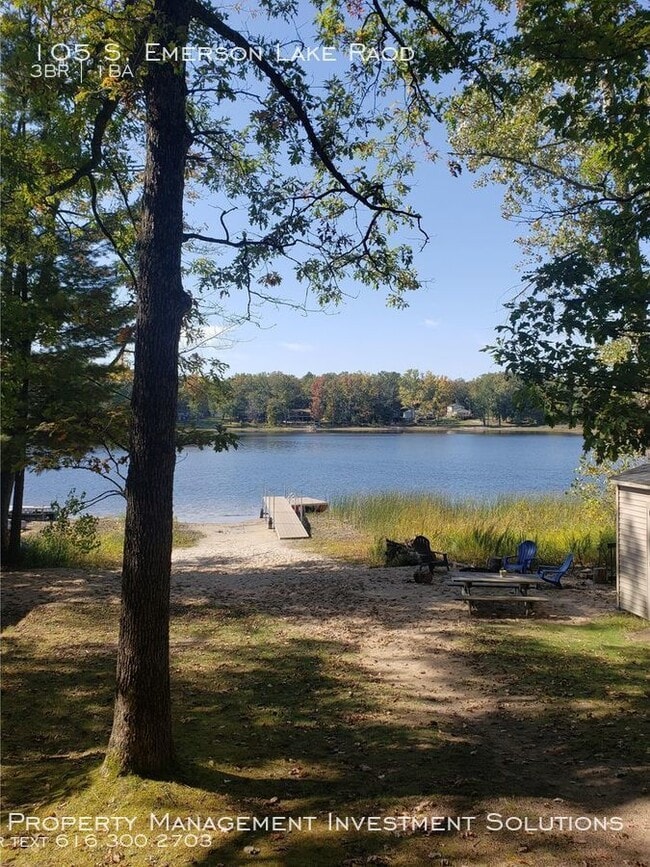 Building Photo - 3 Bedroom Lakefront Cottage