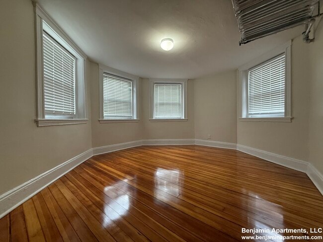 Foto del edificio - 7 Mount Hood Rd