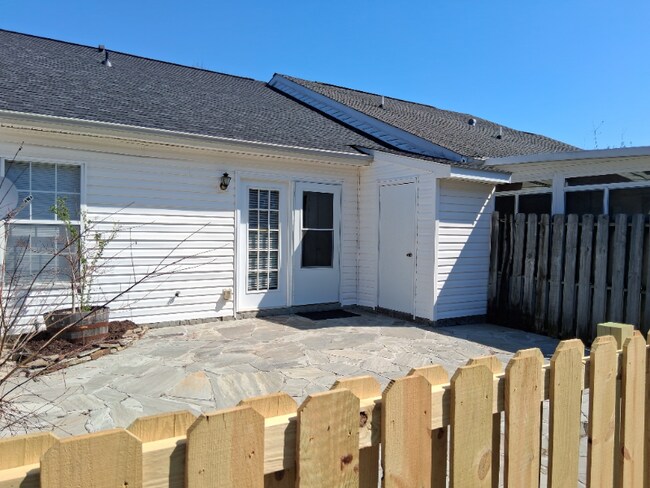 Foto del edificio - 5047 Wheeler Lake Rd