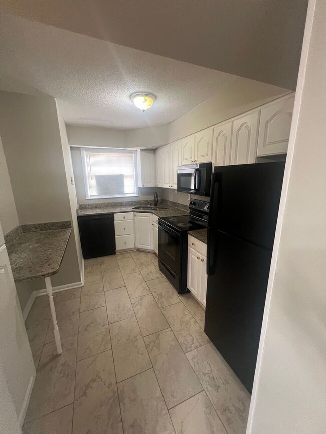 Foto del edificio - READY NOW!! 2 bedroom 1.5 bathroom in Snel...