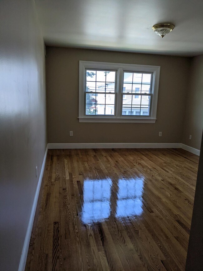 Building Photo - 44 Briggs Ave