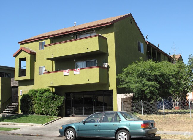 Primary Photo - 1069 Martin Luther King Jr Ave