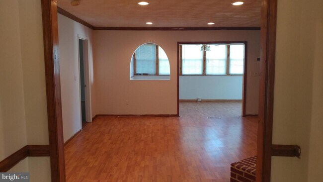 Foto del edificio - 6919 Taylor Manor Ave