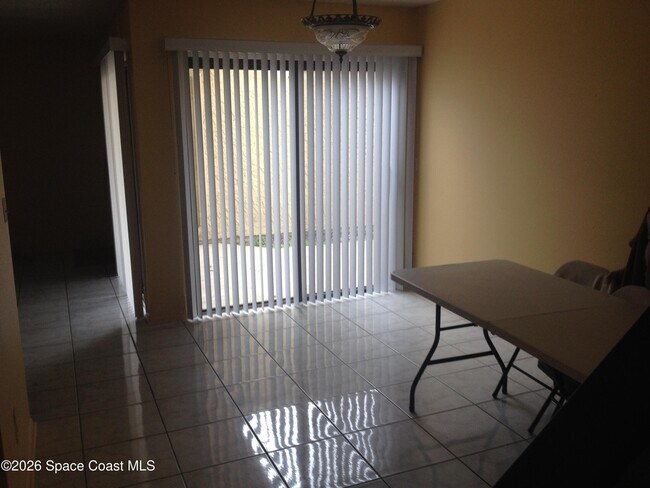 Foto del edificio - 1471 Sheafe Ave NE