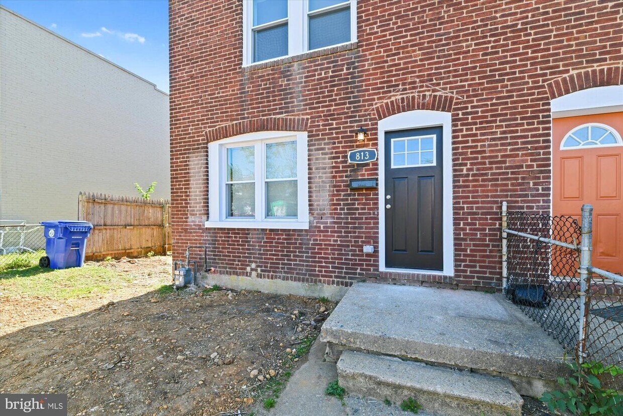 813 Stoll St, Baltimore, MD 21225 Townhome Rentals in Baltimore MD