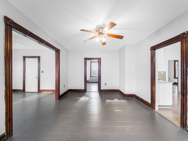 Building Photo - 634 High St