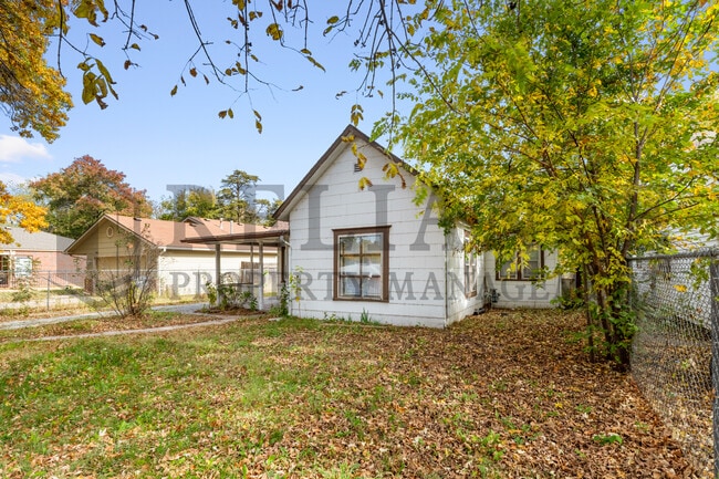 Foto del edificio - 1934 N Burns Ave