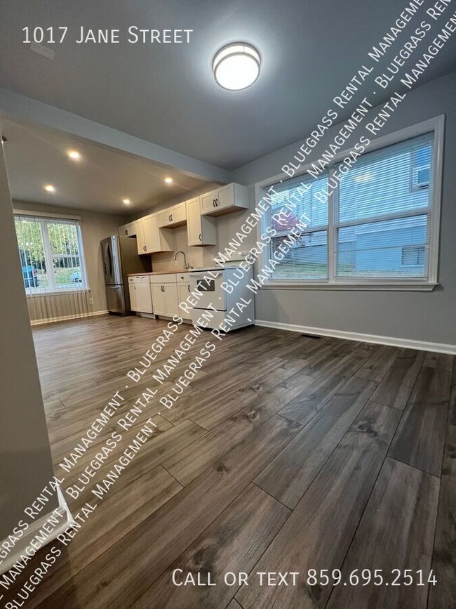 Building Photo - Beautifully Renovated 3 Bed, 2 Bath Home i...