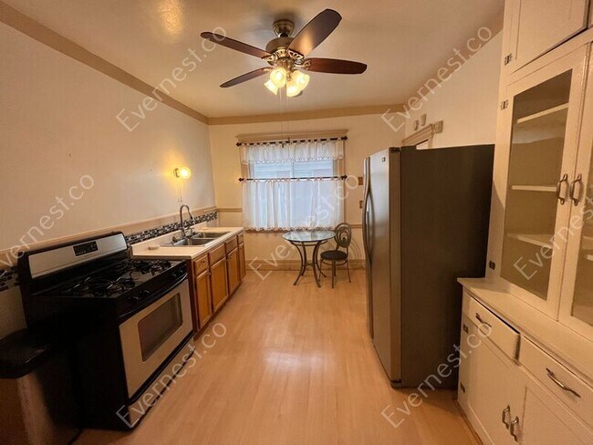 Foto del edificio - 1031 E Grand Blvd