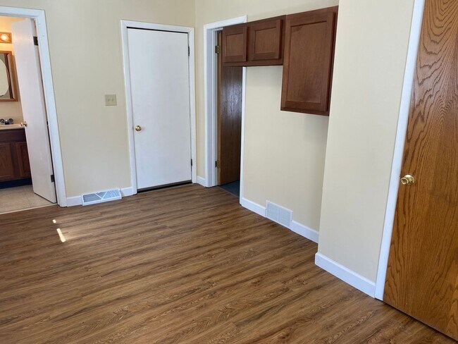 Foto del edificio - 3-Bedroom 1 1/2 Bath Single-Family Home Near John Marshall Elementary School