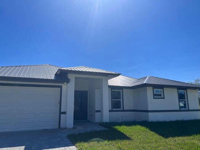 Building Photo - 335 4th Ave