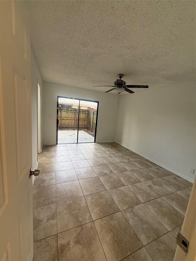 Foto del edificio - 7427 SW 13th St