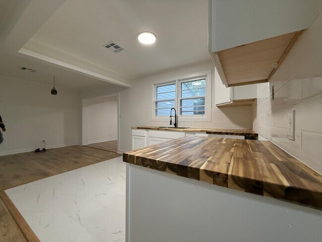 Foto del edificio - 308 Nottingham Rd