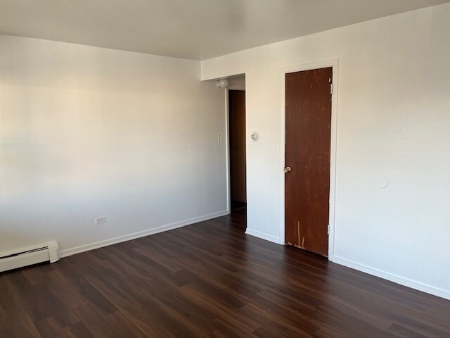 Building Photo - 7046 W 87th St