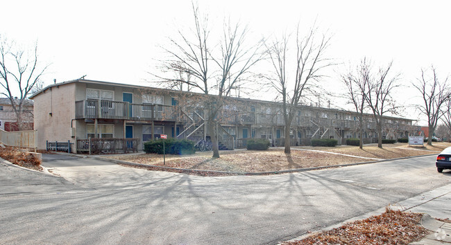 Park Plaza Sur - Red Hawk Apartments