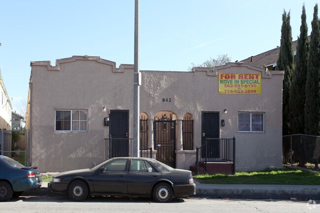 Building Photo - 842 Alamitos Ave
