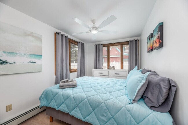 Foto del edificio - Escape to Pine Point: Beach Home with Fire...