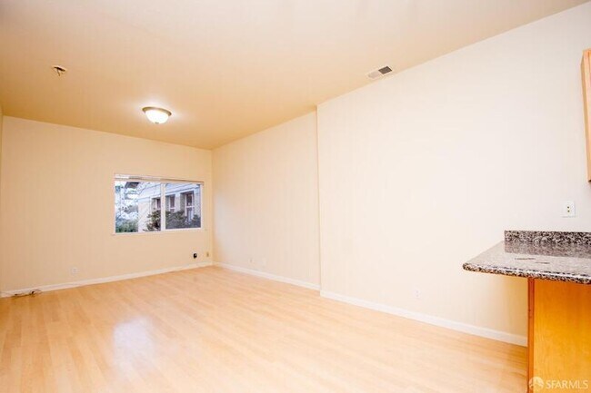 Building Photo - 457 Jersey St