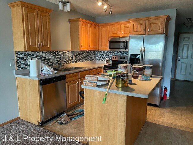 Building Photo - 6190 S Pointe Dr SW