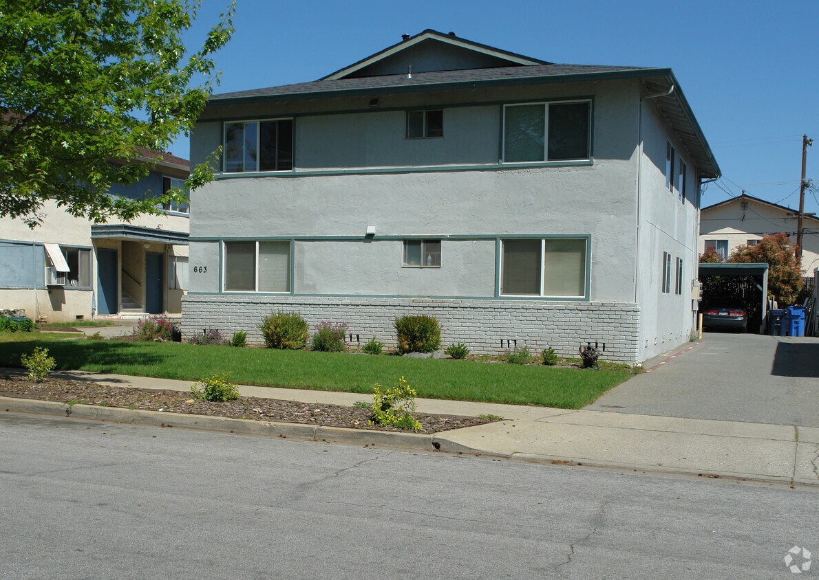 Primary Photo - 663 La Grande Dr