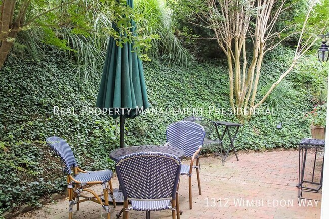 Photo - 1312 Wimbledon Way House