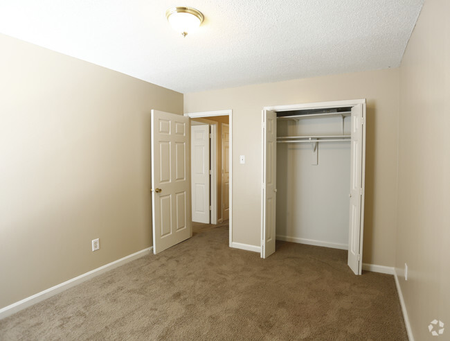 Bedroom - Cedar Mill Apartments & Townhouses