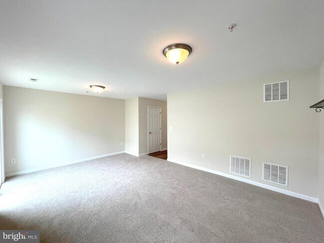 Building Photo - 113 Polo Way