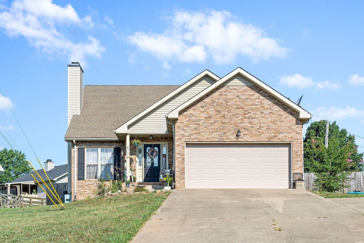 Primary Photo - 4 Bedroom Pet Friend Home For Rent Near Do...