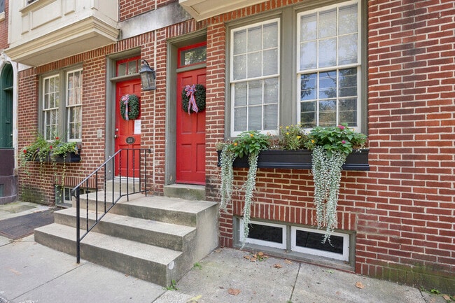 Building Photo - 336 Lombard St