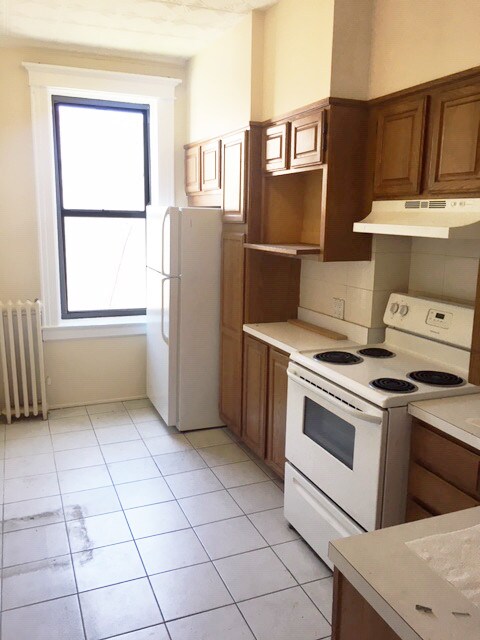 Building Photo - 66-25 Fresh Pond Rd