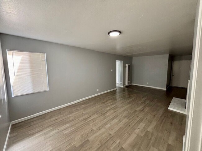 Building Photo - Great 3 Bed 1 Bath House with Garage in Richmond - AVAILABLE NOW !!!