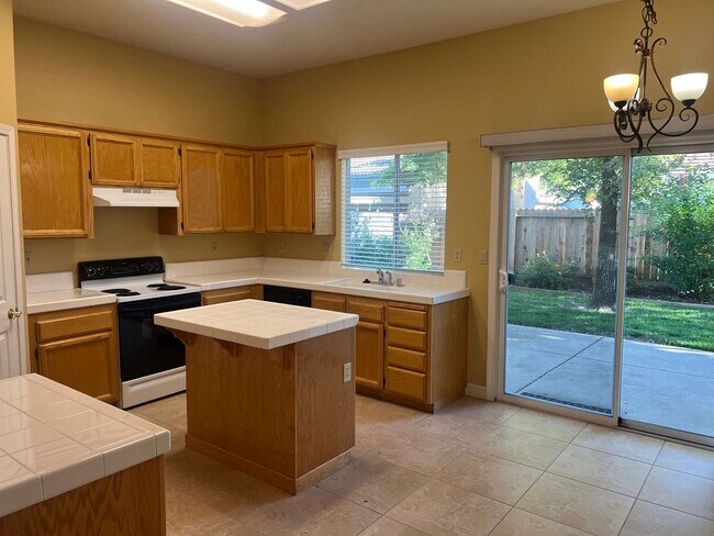 Foto del edificio - 3 Bedroom Charmer in West Roseville!