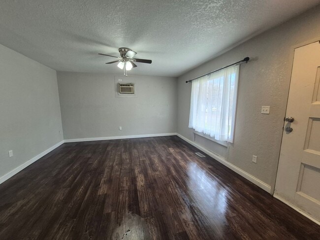 Building Photo - Cozy Ranch Home