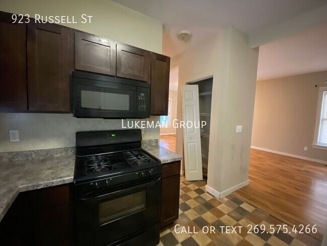 Foto del edificio - 923 Russell St