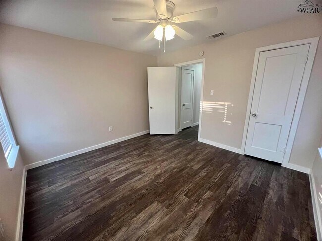 Foto del edificio - 4123 Faith Rd