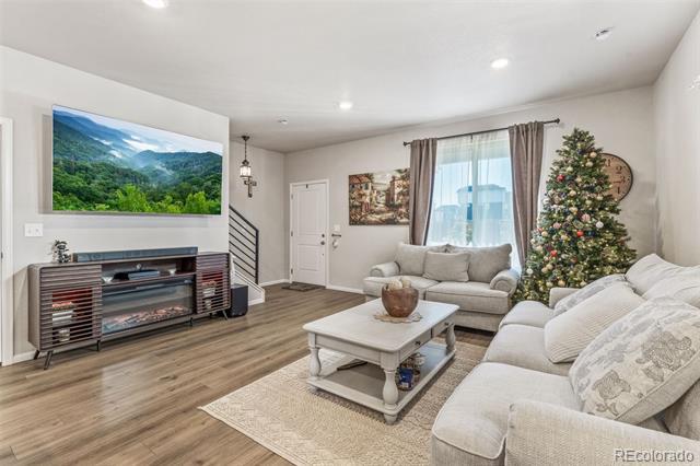 Foto del edificio - 5784 Dakan Lp